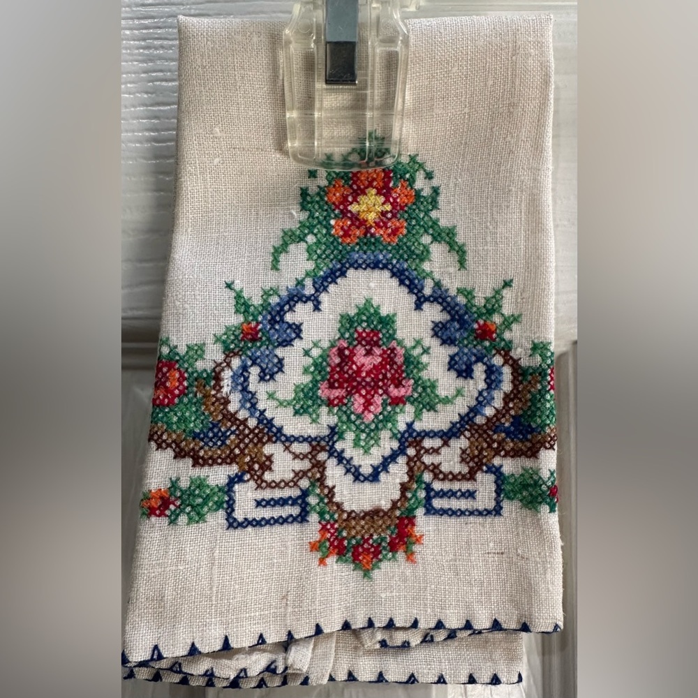 Vintage Hand Stitched Linen Fingertip Towel